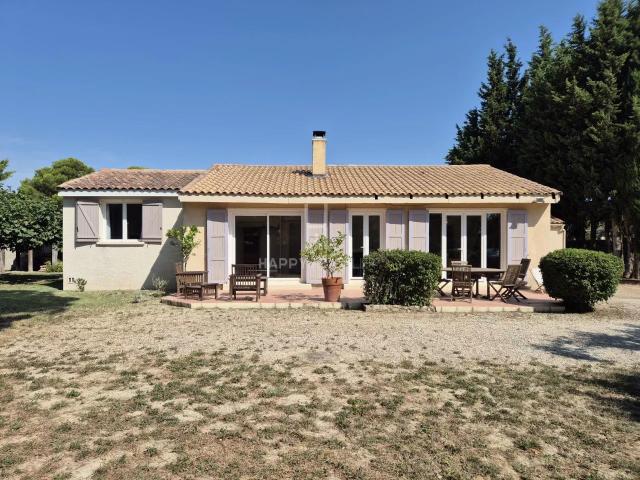 Maison de plain pied avec jardin arboré 105m² Saint Etienne du Grès