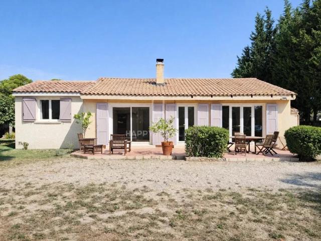 Maison de plain pied avec jardin arboré