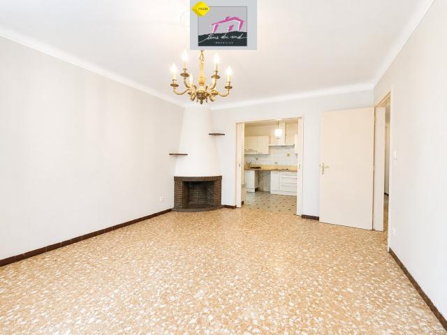 Maison de plain pied avec jardin et double garage