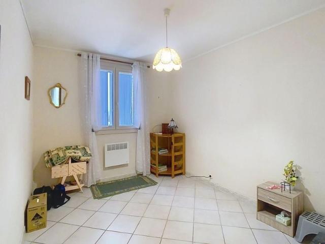 Maison de plain pied avec jardin et piscine