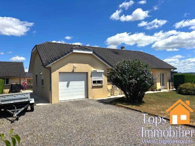 Maison de plain pied avec jardin, piscine et dépendance: Ca. 90m² Privezac
