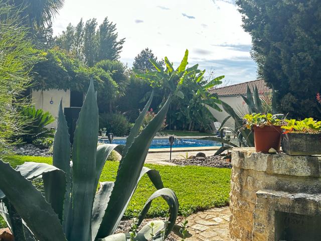 MAISON DE PLAIN PIED AVEC PICINE GARAGE A MAGNE