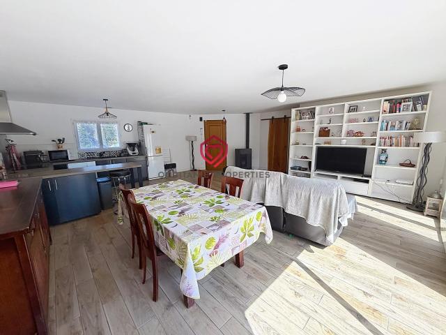 Maison de plain pied avec piscine, 3 chambres et grand terrain clos