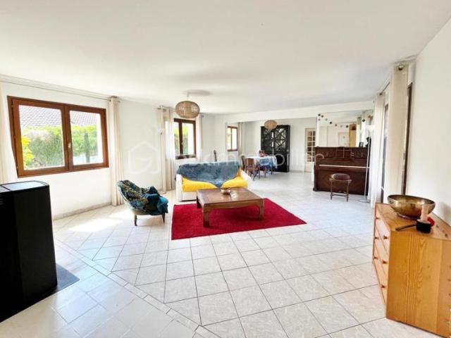Maison de plain pied avec piscine