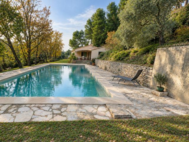 Maison de plain pied avec piscine