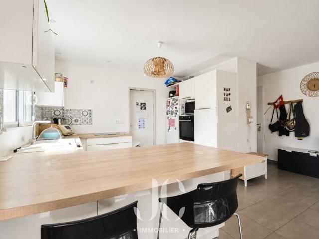 Maison de plain pied avec piscine