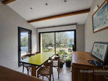 Maison de plain pied avec piscine