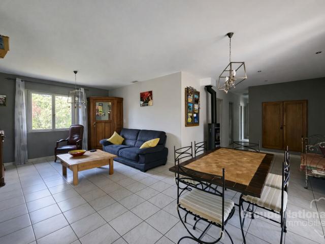 Maison de plain pied avec piscine