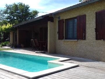 Maison de plain pied avec piscine