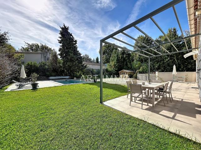 Maison De Plain Pied Avec Piscine A Vendre A Maubec 133m² Maubec