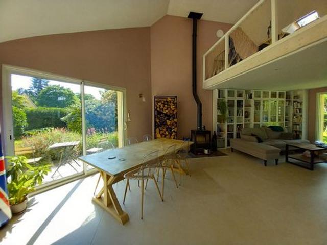Maison de plain pied avec piscine– Environnement exceptionnel à proximité du canal de Nantes à Brest Plessé