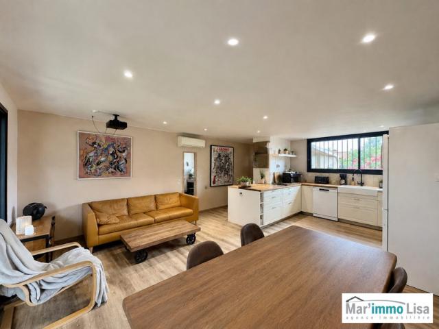 Maison de plain pied avec piscine et dépendances proche centr