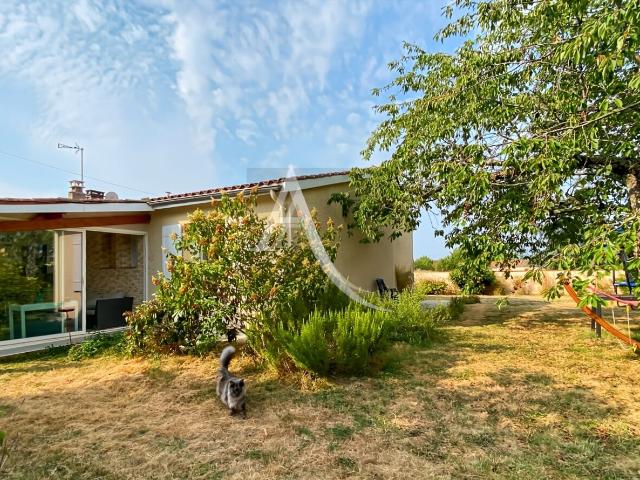 Maison de plain pied avec piscine et son appartement indépen. 170m² Saint Vite