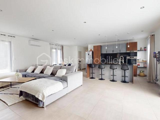 Maison de plain pied avec suite parentale et piscine