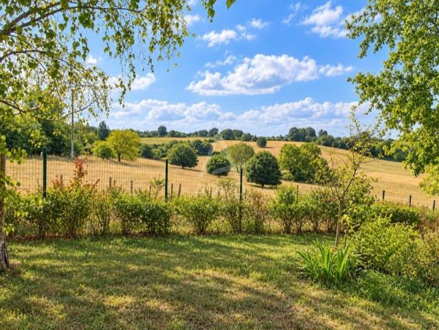 Maison de plain pied avec sous sol semi enterré 159m² Montbron