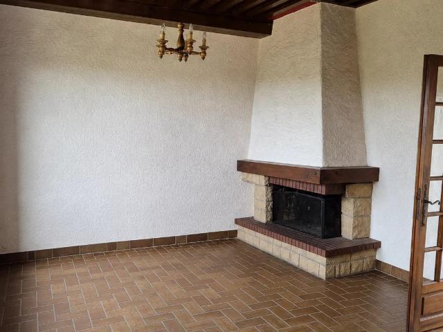 Maison de plain pied avec sous sol semi enterré
