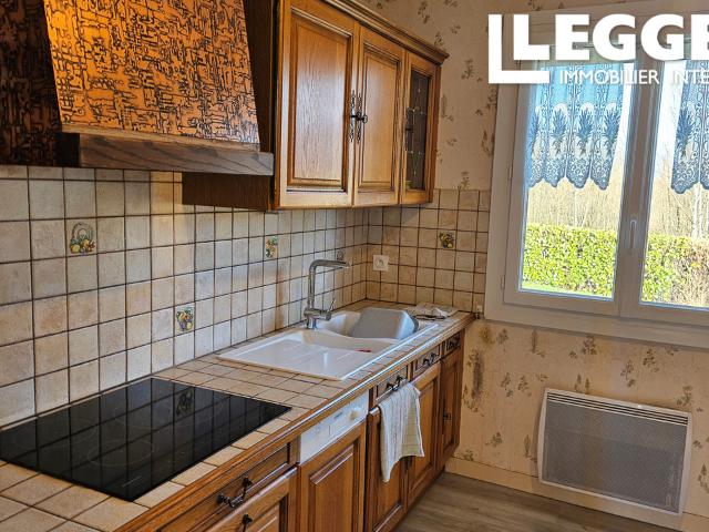 Maison de plain pied avec trois chambres dans un quartier calme avec un garage spacieux