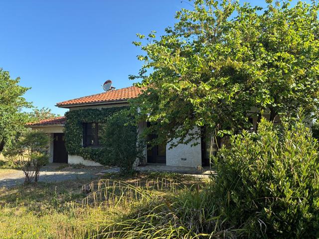 Maison de plain pied avec vue dégagée sur la campagne, à deu. 91m² Cancon