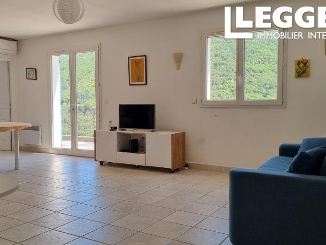 Maison de plain pied avec vue panoramique, jardin avec fruitiers et cadre naturel privilégié
