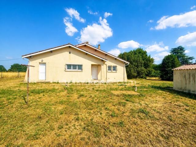 Maison de plain pied avec vue sur les champs, près de 2 000 m² de terrain NERIGEAN 33