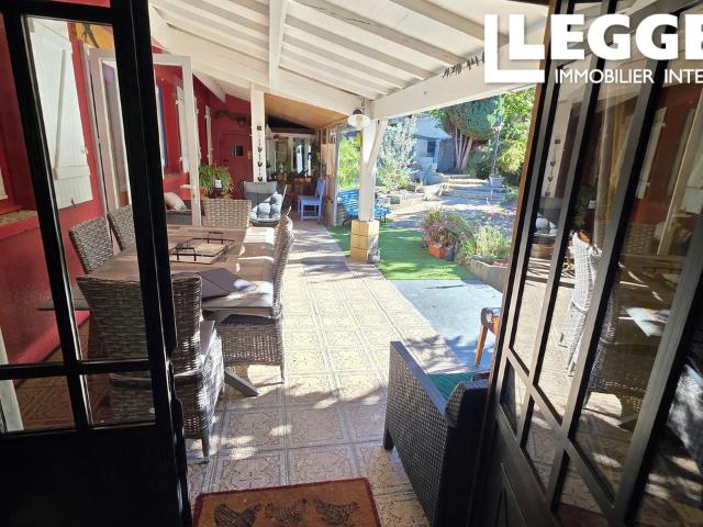 Maison de plain pied avec 3 chambres, joli jardin proche des commodités à pied, située à Dignac