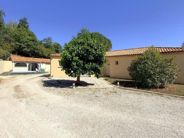 Maison de plain pied contemporaine à vendre, à 5 minutes de. 150m² Gourdon