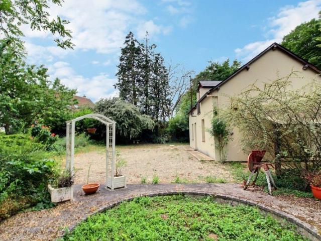 Maison de plain pied dans environnement verdoyant