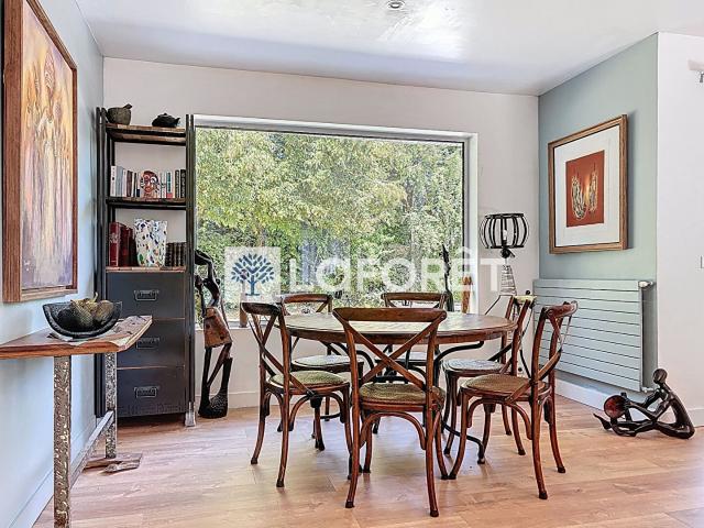 Maison de plain pied dans l'un des domaines les plus prisés. 125m² Feucherolles