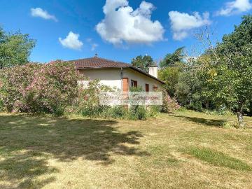 Maison de plain pied dans un cadre exceptionnel et calme abs. 125m² Castéra Verduzan