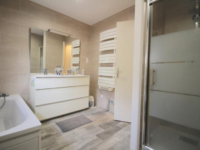 Maison de plain pied de 4 chambres avec piscine BASSENS
