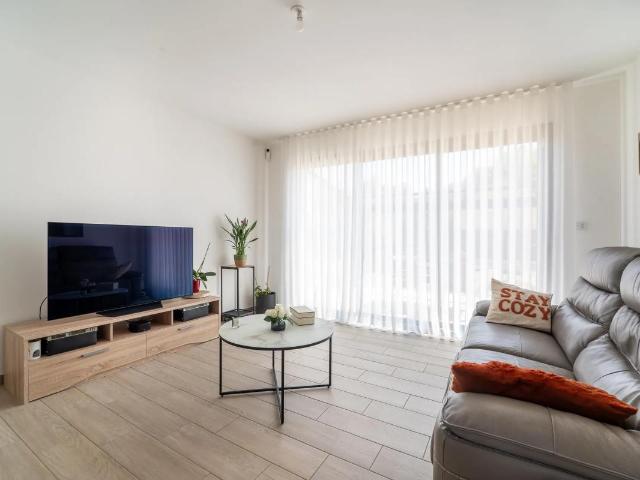 Maison de plain pied DPE A 100 m², 4 chambres et clim réversible