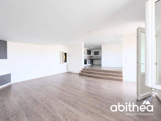 Maison de plain pied de 91 m2 rénovée, à louer en non meublée au