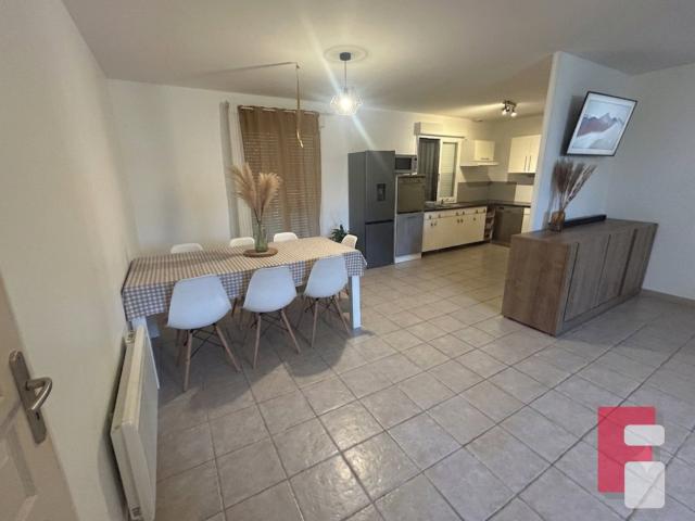 Maison de plain pied de 92 m2 avec garage sur 916 m2 de terrain