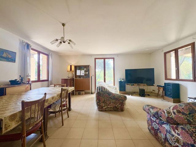 Maison de plain pied de 100 m2 sur 1 240 m2 de terrain