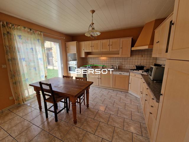 Maison de plain pied de 131 m2 6 pièces, 3 chambres à Branne