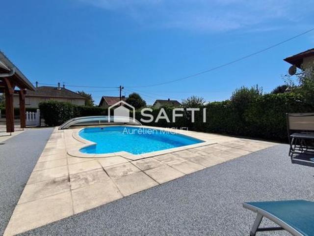 Maison de plain pied de 146m², 4 chambres avec véranda et piscine