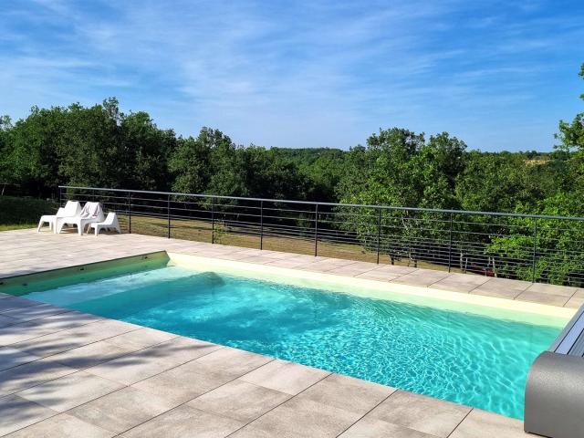 Maison de plain pied de 168 m² hab avec vue et piscine à 15. 168m² Cahors