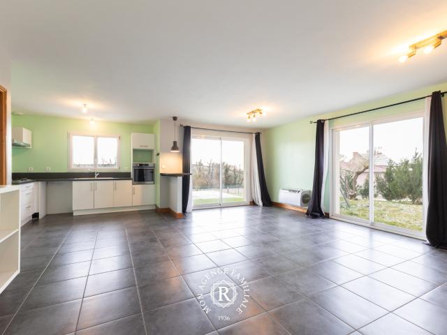 Maison de plain pied de 2013 sur une belle parcelle de 1500m2 de terrain