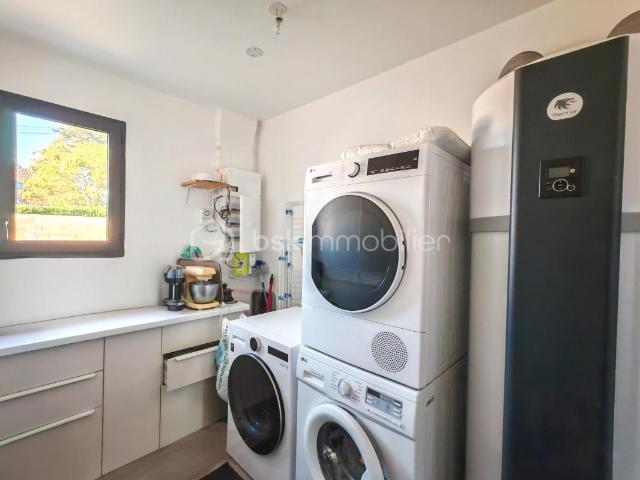 Maison de plain pied de 2023, garage et jardin