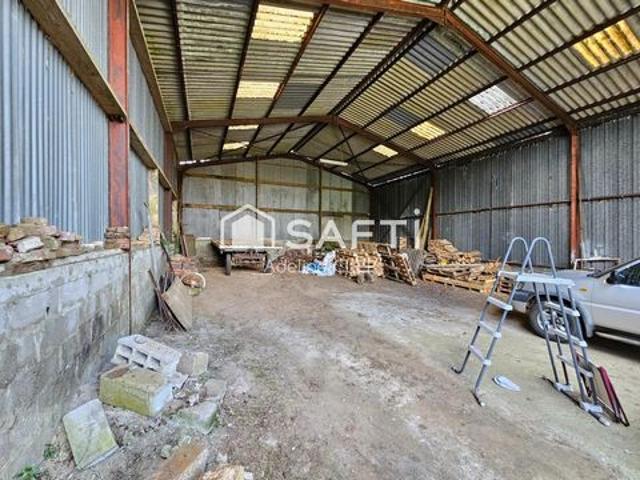 Maison de plain pied, dépendances et hangar
