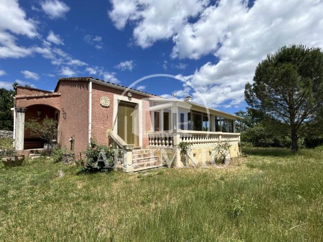 Maison de plain pied en plein coeur de nature sur un terrain. 97m² Causse de la Selle