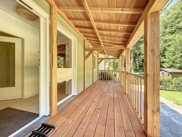 Maison de plain pied entièrement rénovée avec jardin