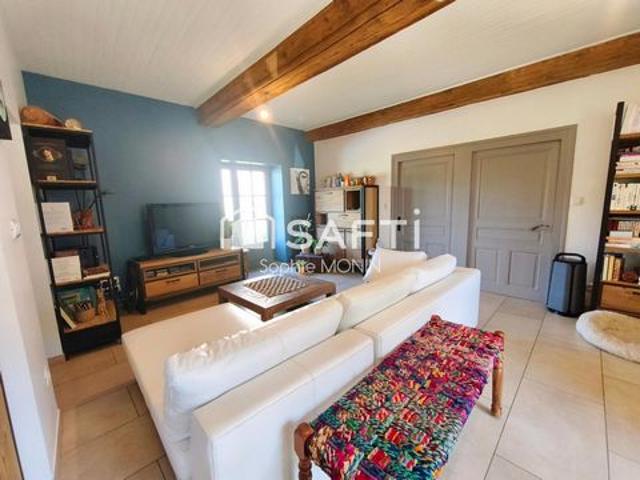 Maison de plain pied entièrement rénovée, 3 chambres, piscine, dépendances de 300m² sur un terrain de 5000m²