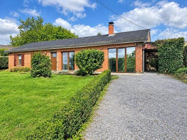 Maison de plain pied et beau jardin à louer