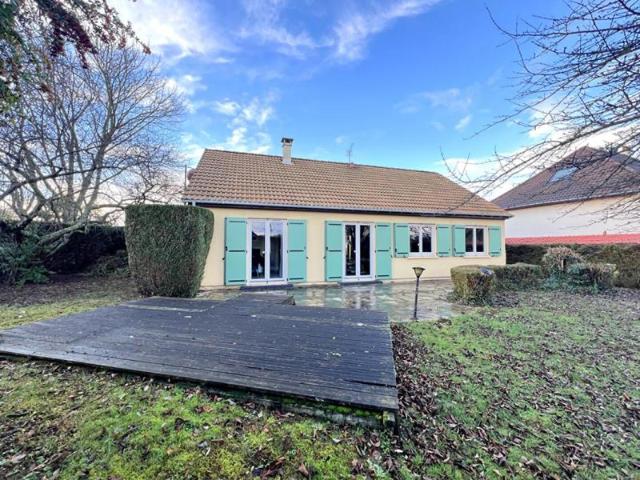 Maison de plain pied Neuville Sur Sarthe 4 pièce s 103 m²