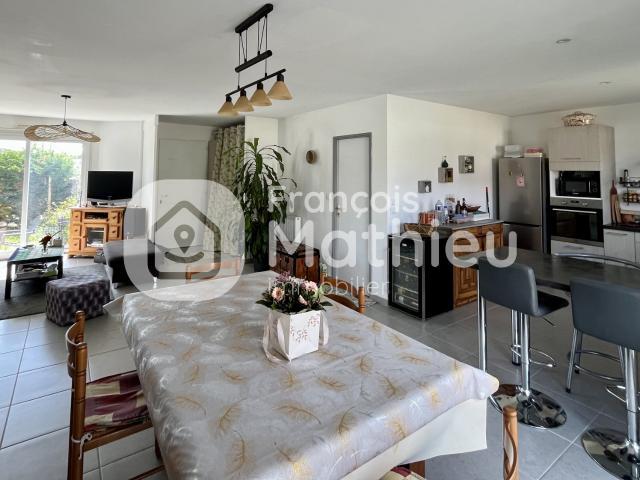 Maison de plain pied Peronnas