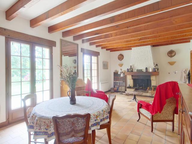 Maison de plain pied proche Persac 5 pièce s 112.36 m2 4 c. 112m² Persac