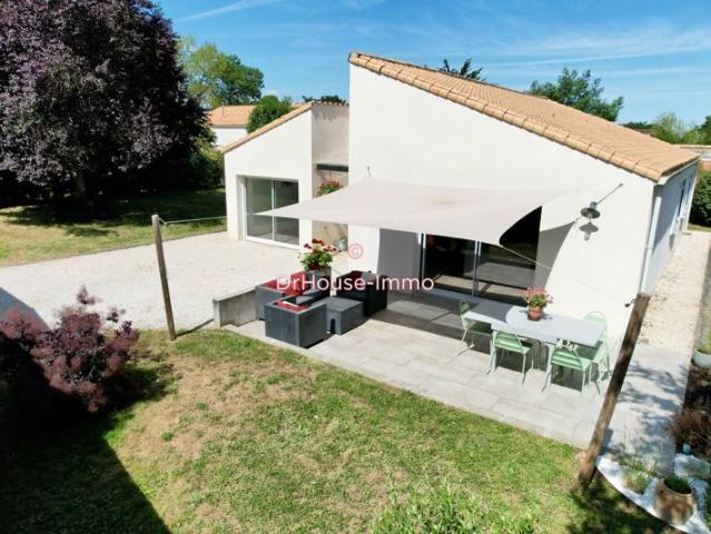 Maison de plain pied rénovée 116 m² 3 chambres Jardin arboré sans vis à vis