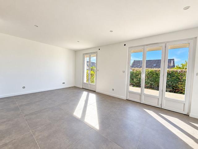 Maison de plain pied rénovée 4 pièces à louer à Rubelles