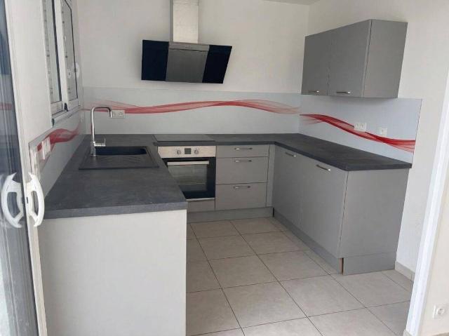 MAISON DE PLAIN PIED RECENTE T4 FERRIERES